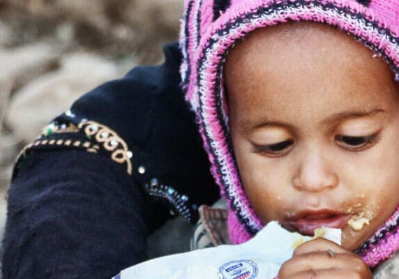 Child in Yemen eating food