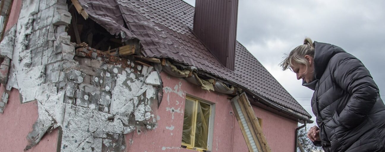 A woman stands near her shelling-damaged house in the village of Novoselivka, Chernihiv Oblast, Ukraine. Credit: Oleksandr Ratushniak / UNDP Ukraine